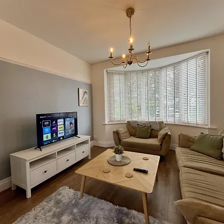 Stylish 3-Bed Home In Prestwich With Free Parking-3
